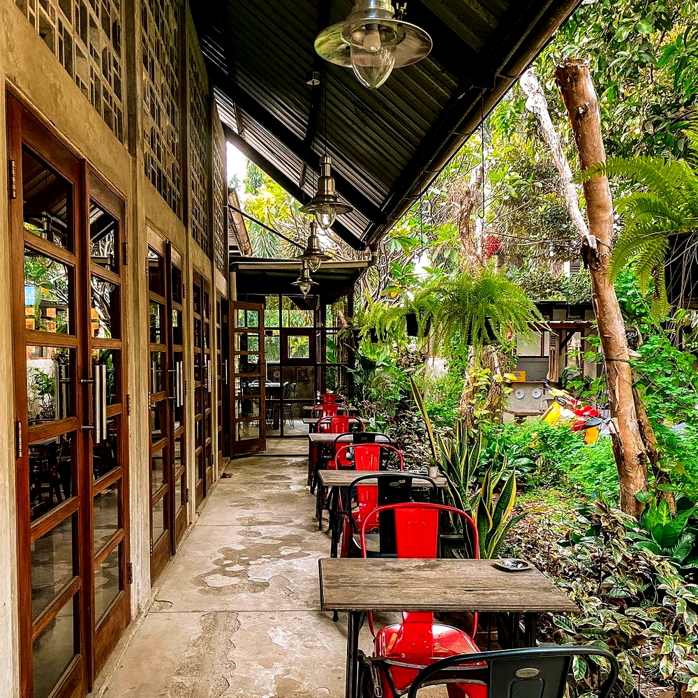 10 Cafe Outdoor di Bekasi untuk Hangout Bareng Bestie Weekend Ini