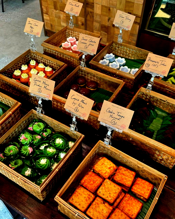 10 Toko Kue Basah Jakarta, Ada yang Langganan Artis!