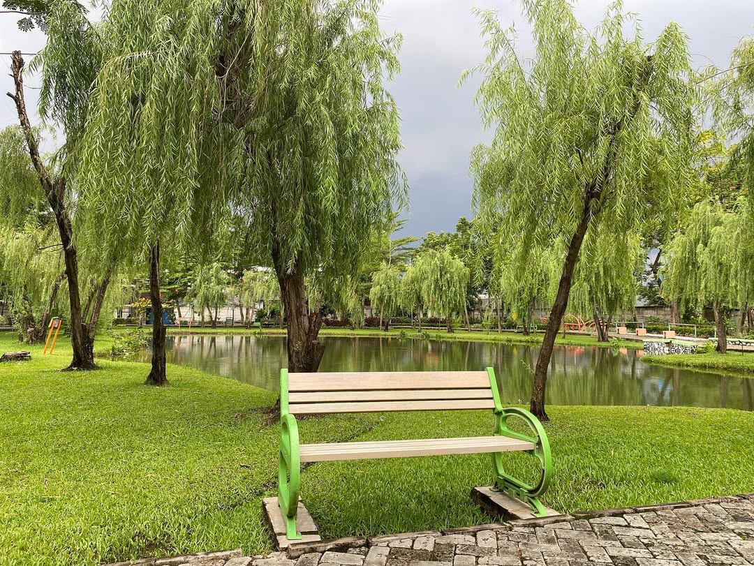 10 Taman di Jakarta Barat, Destinasi Murah untuk Healing