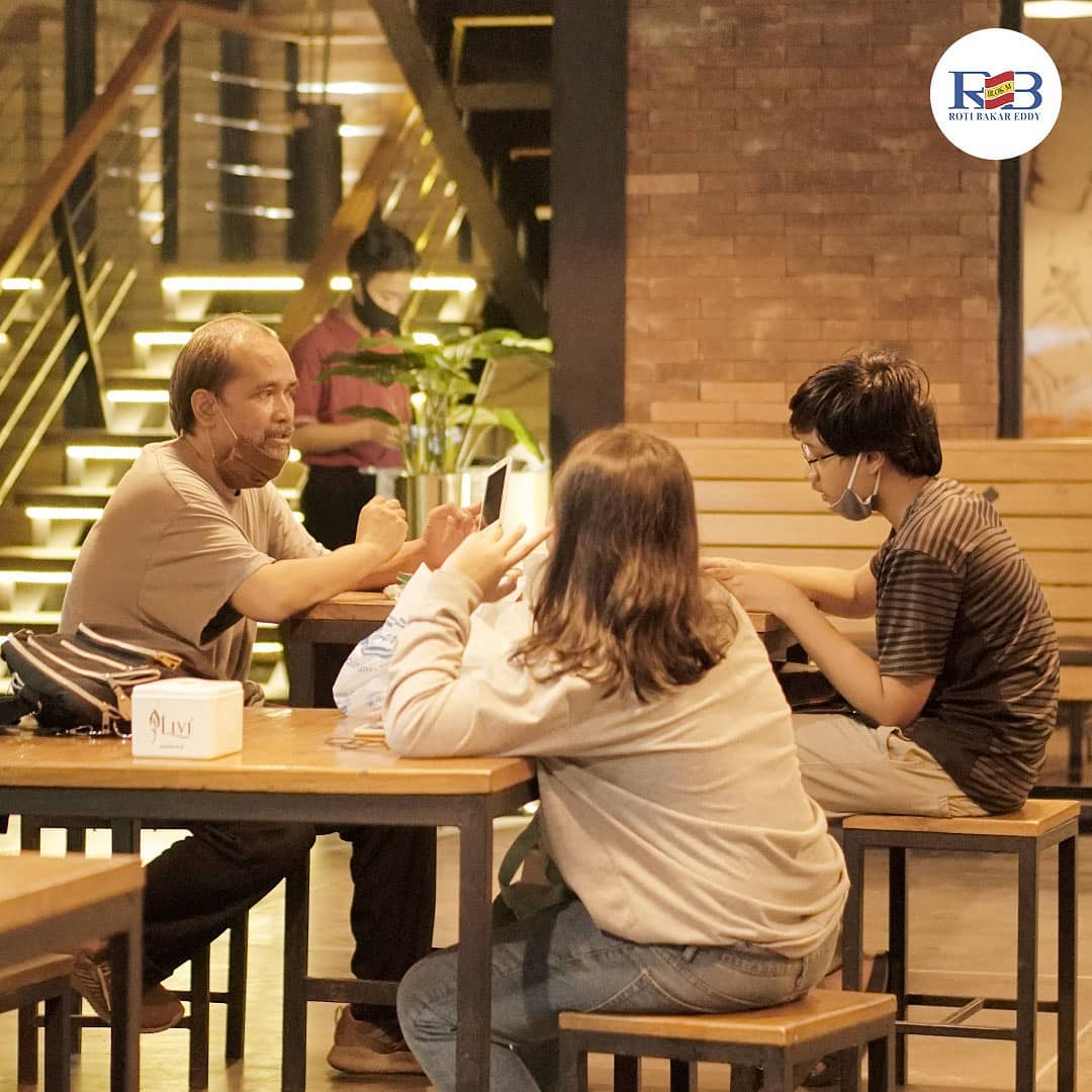 Serunya Hangout di 10 Cafe 24 Jam di Jakarta Selatan Ini