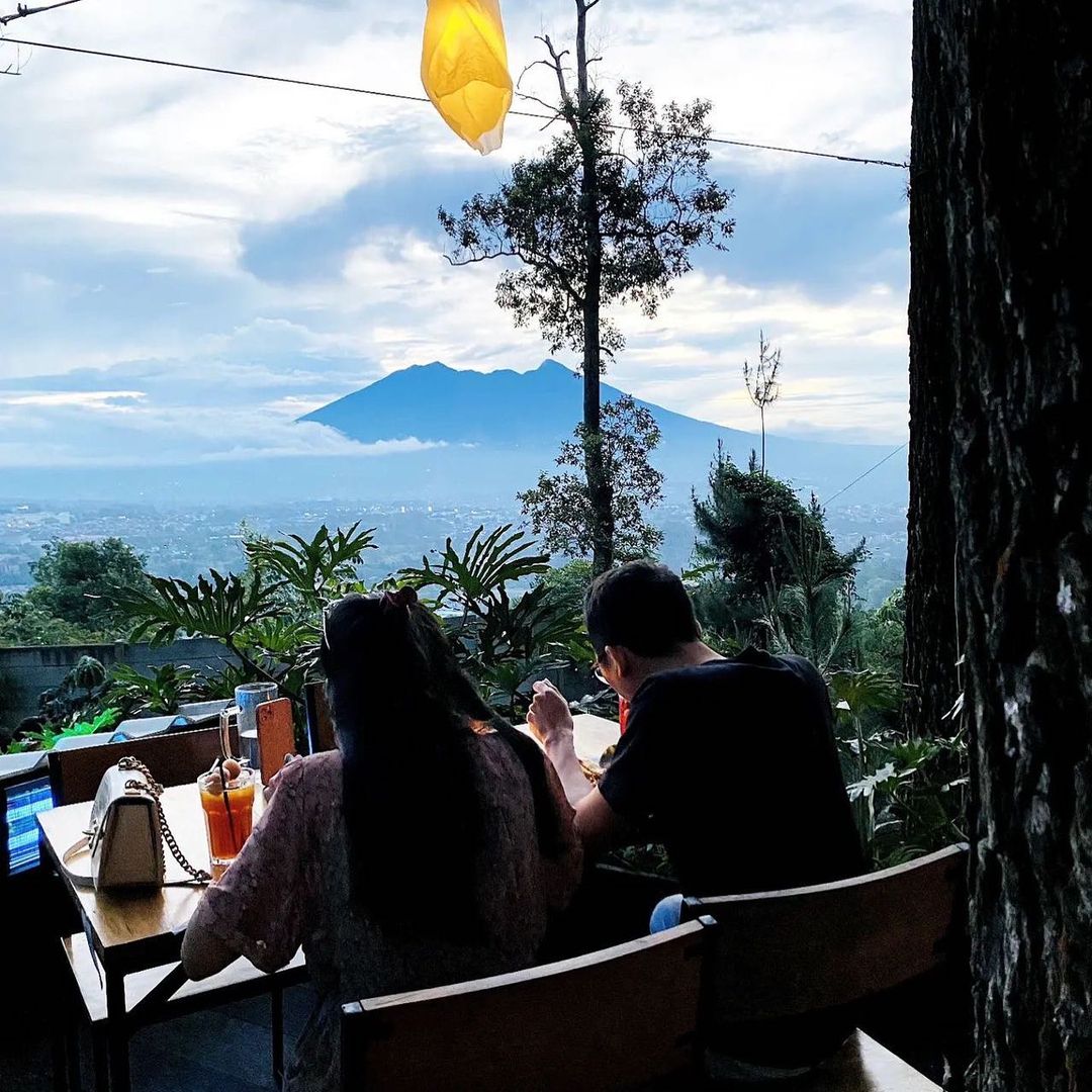 tempat-makan-di-puncak-view-bagus-10