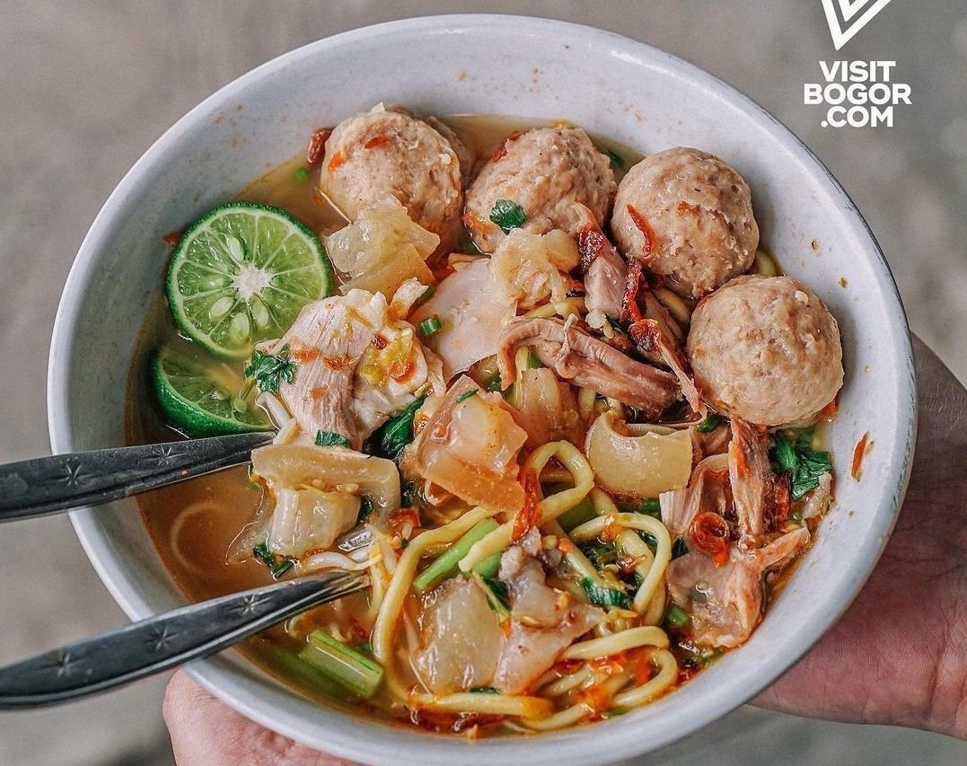 10 Pilihan Kuliner Dekat Stasiun Bogor yang Terkenal Enak
