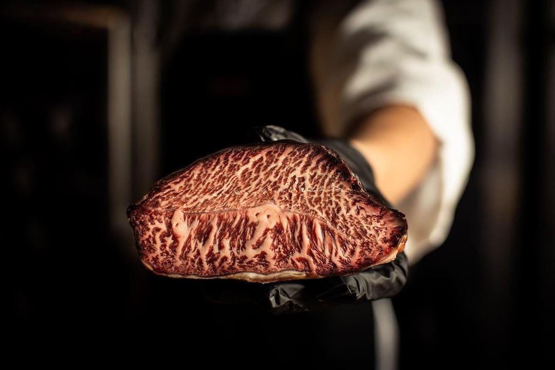 Apa Itu Dry Aged Steak dan Mengapa Harganya Mahal?
