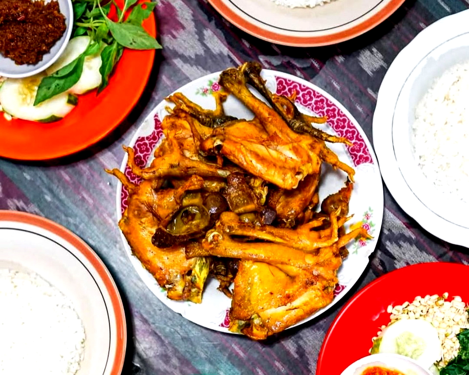 10 Ayam Goreng Enak di Solo Paling Recommended!