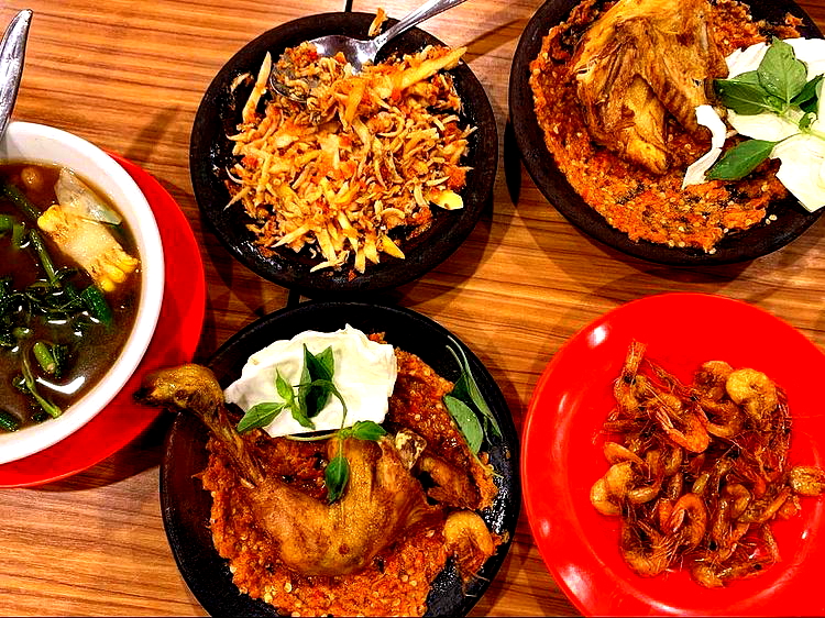 14 Ayam Goreng Enak di Jakarta yang Nggak Ada Duanya