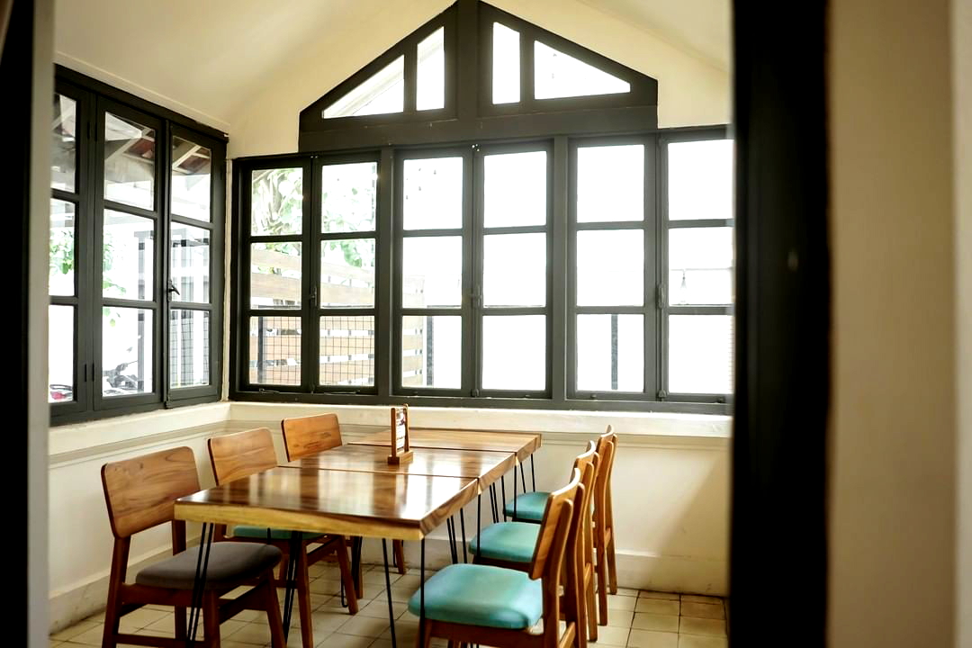 10 Coffee Shop dengan Ruang Meeting di Bandung Ternyaman
