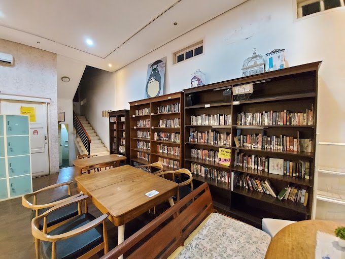 10 Book Cafe di Bandung, Destinasi Favorit Pecinta Buku
