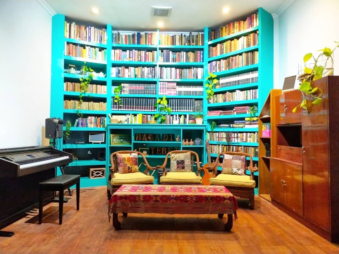 10 Book Cafe di Jakarta Surganya Para Kutu Buku