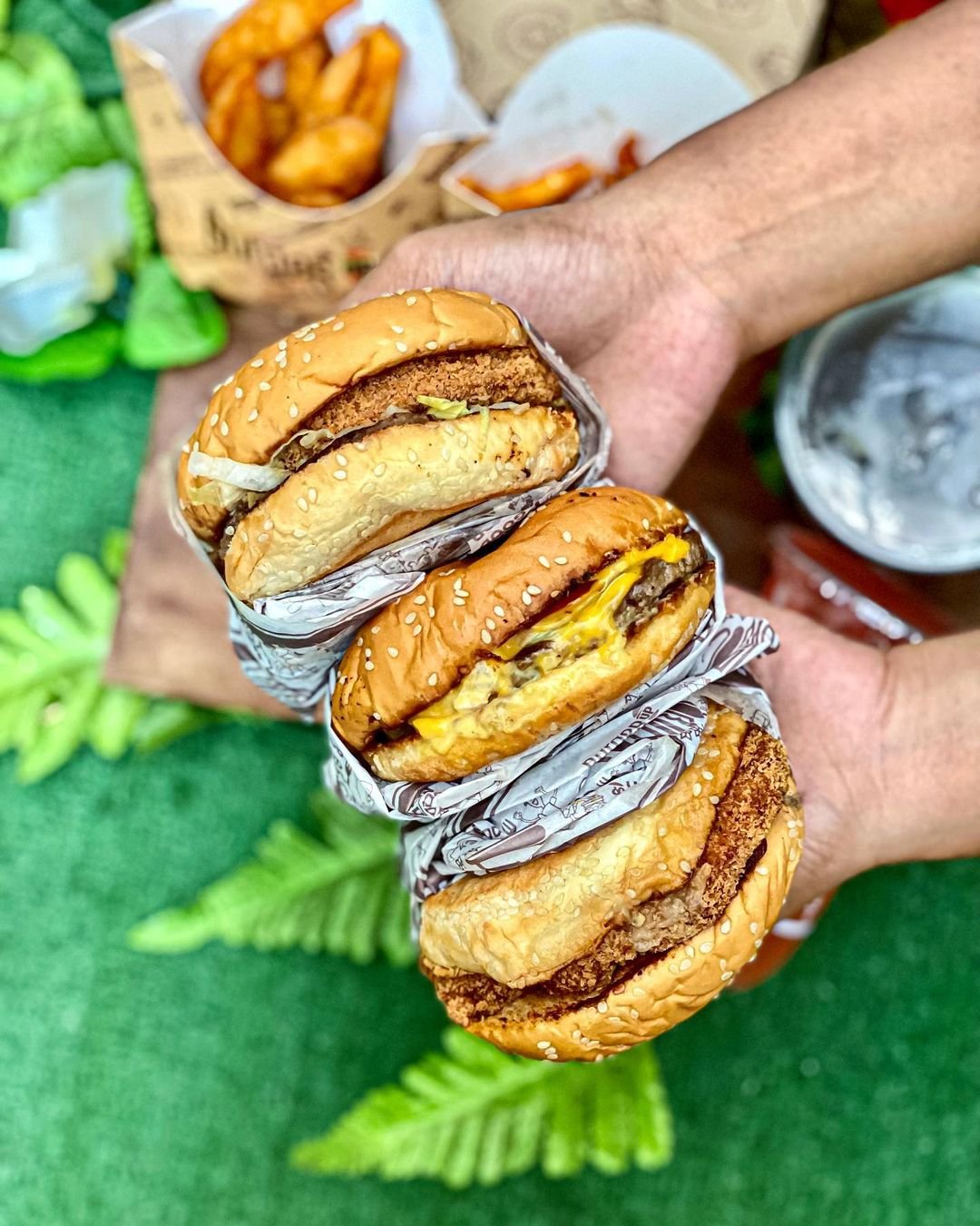 10 Burger di Surabaya 2021 Paling Wah. Yang Mana Favoritmu?