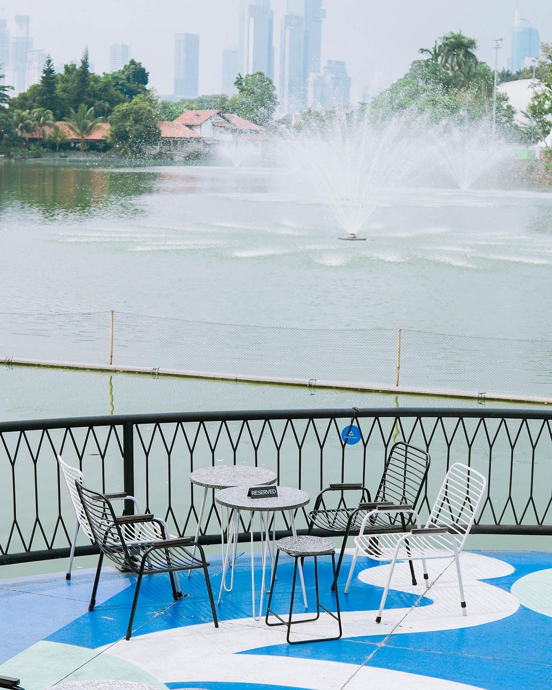 cafe-view-danau-di-jakarta-02