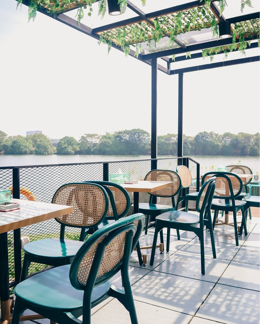 cafe-view-danau-di-jakarta-06