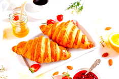 Cara Makan Croissant: Pakai Tangan atau Pisau & Garpu?