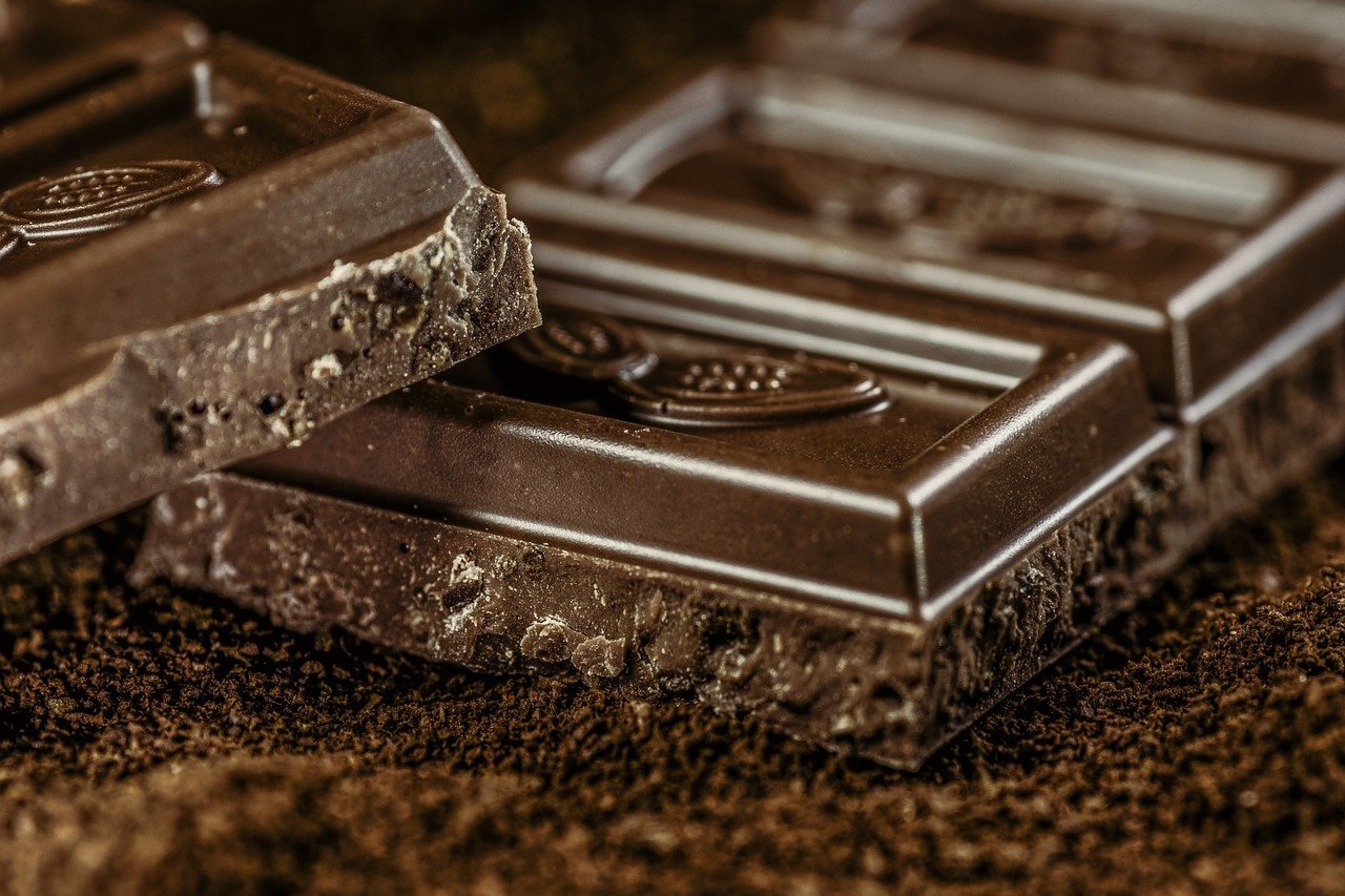 Dark Chocolate, Superfood yang Enak Buat Snack