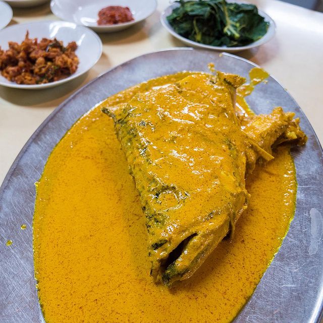 gulai-kepala-ikan-enak-di-jakarta-02