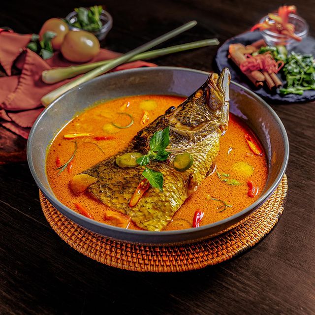 gulai-kepala-ikan-enak-di-jakarta-07