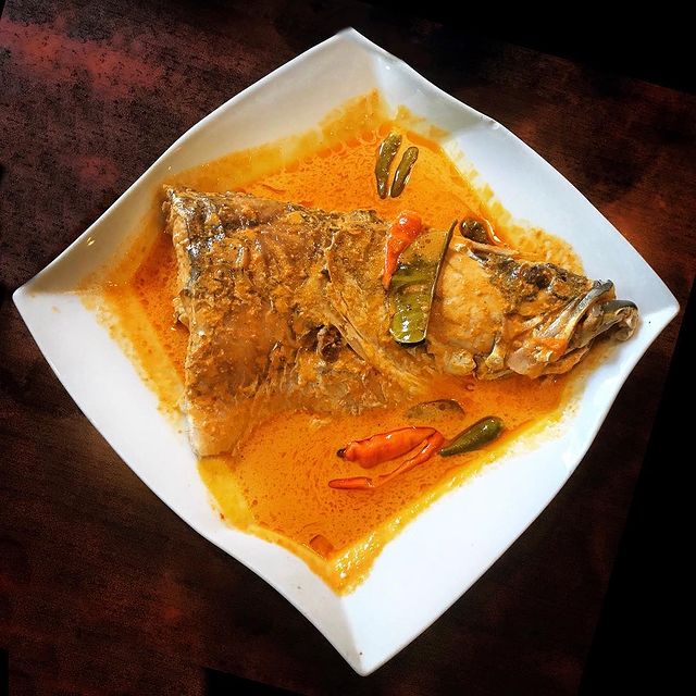 gulai-kepala-ikan-enak-di-jakarta-11