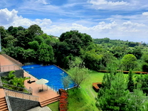 10 Rekomendasi Hotel di Bandung dengan Kolam Renang Air Hangat