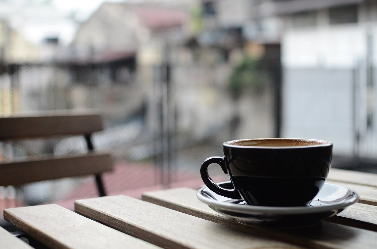 10 Kafe Rooftop Jakarta dengan City View yang Keren