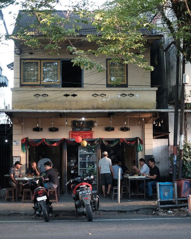 kedai-kopi-tertua-di-indonesia-09
