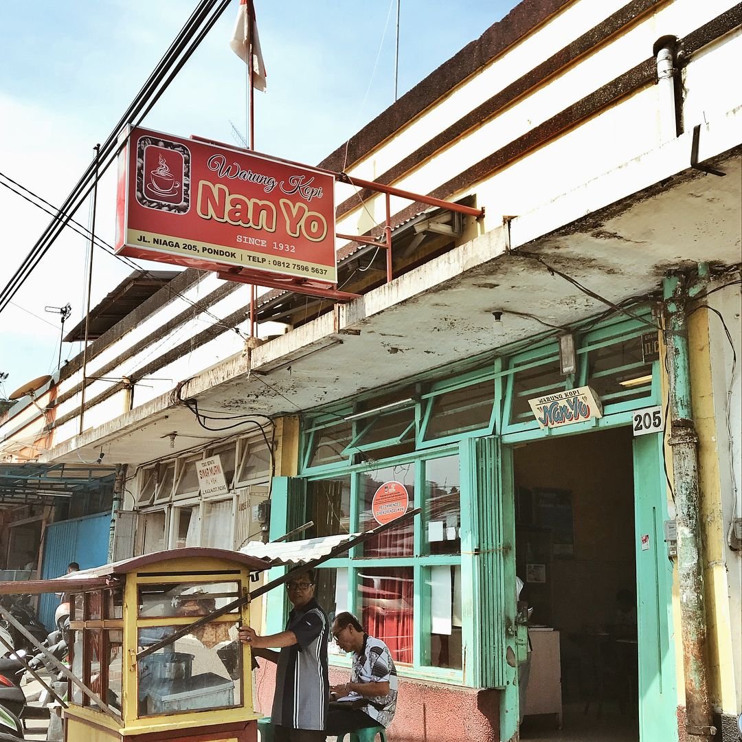 Nostalgia Aroma Klasik di 10 Kedai Kopi Tertua di Indonesia