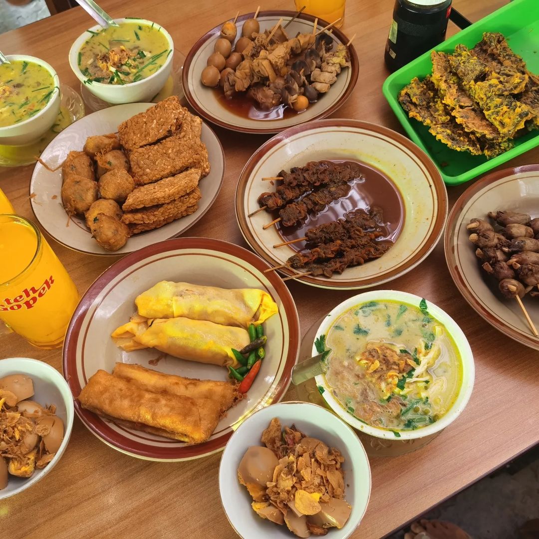 10 Kuliner di Simpang Lima Semarang yang Murah Meriah dan Komplit