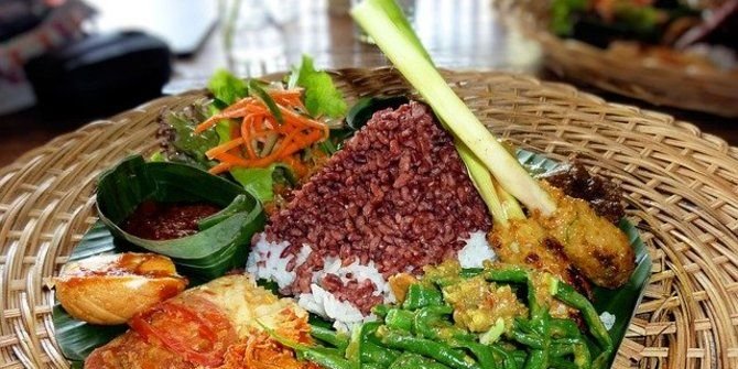 10 Kuliner Kaki Lima di Bandung Paling Favorit dan Nikmat