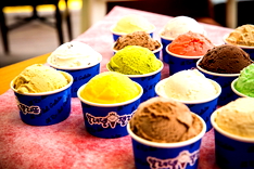 10 Tempat Jajan Es Krim di Surabaya yang Nyegerin