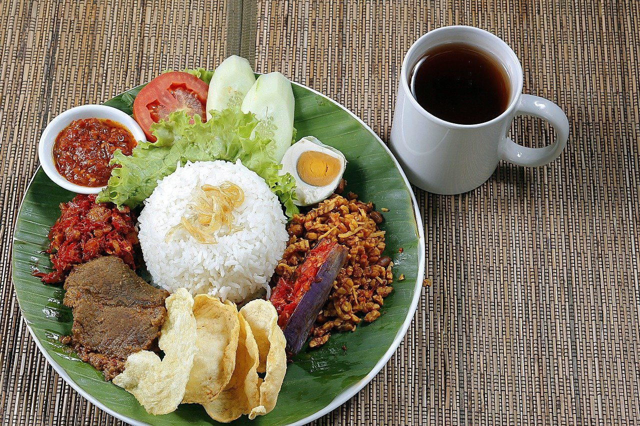10 Nasi Uduk Enak di Jakarta, Gurihnya Bikin Kangen!