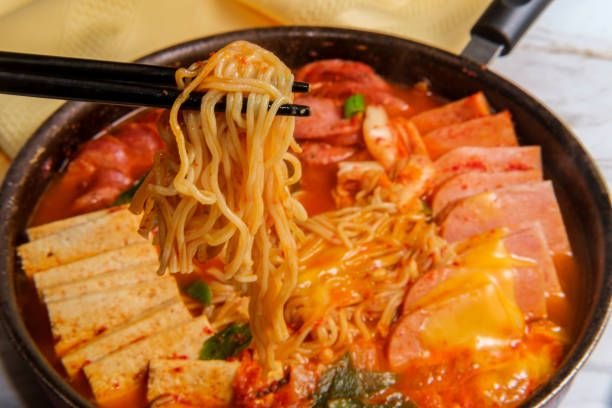 10 Merek Mie Instan Korea yang Halal dan Enak