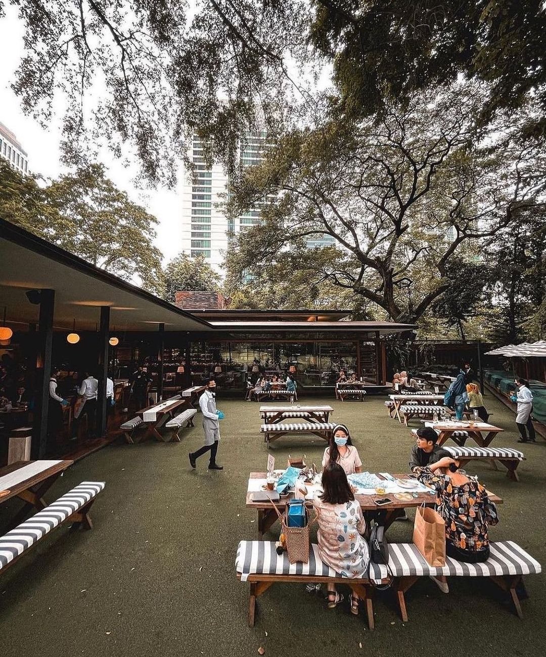 10 Cafe Outdoor di Senayan Super Cozy Buat Hangout