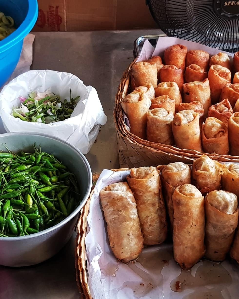 10 Kuliner Enak di Gang Lombok Semarang, dari Lumpia Sampai Swike