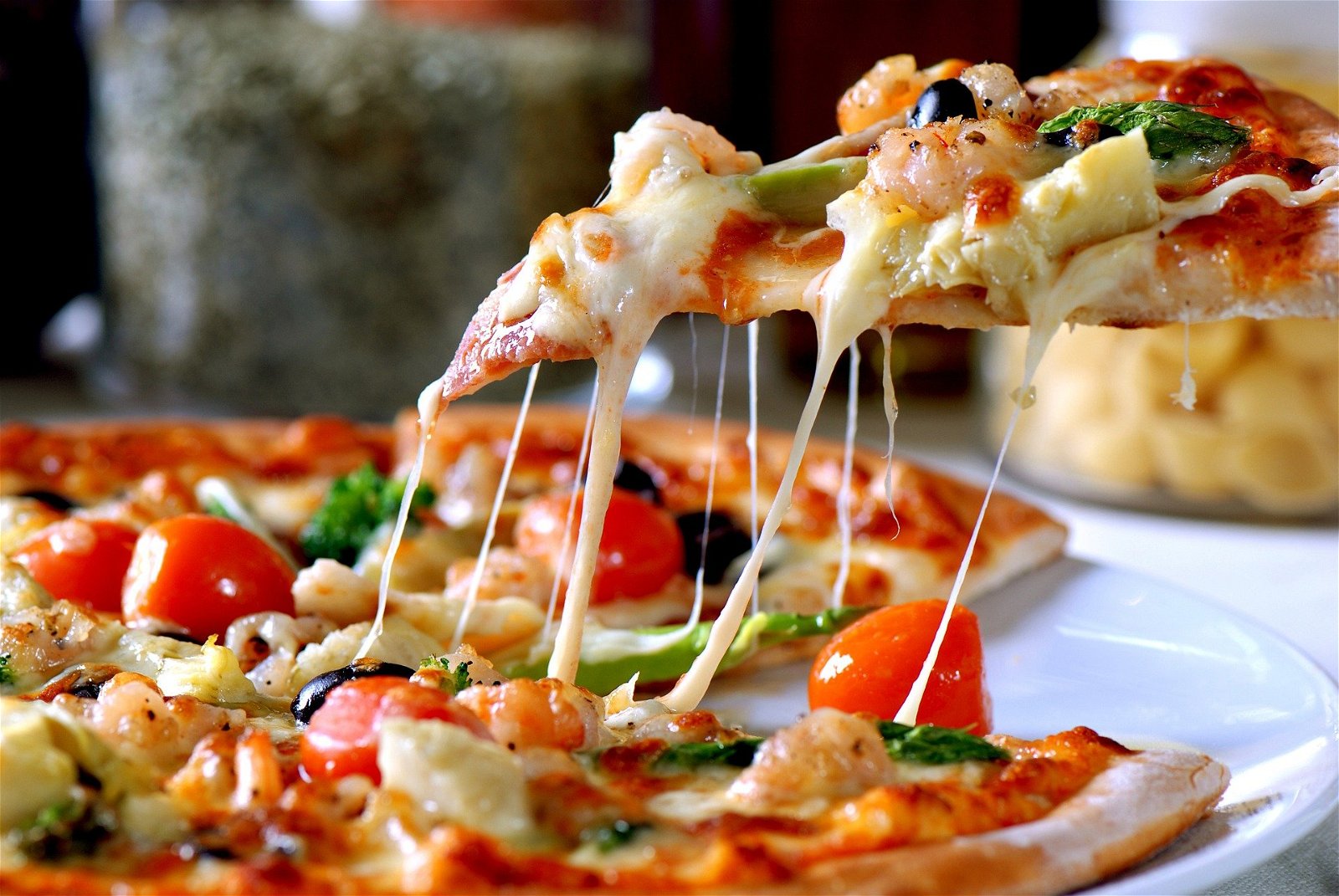 10 Pizza di Bandung yang Enak Buat Makan Rame-Rame