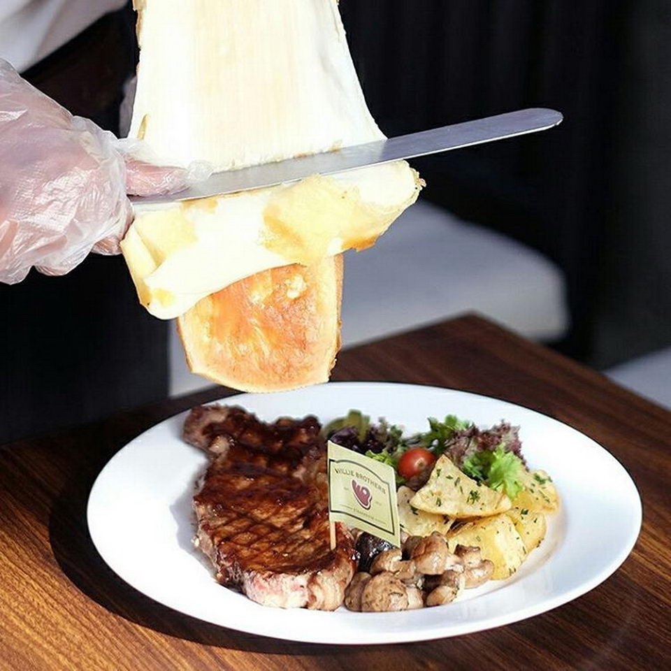 6 Tempat Untuk Melahap Lelehan Raclette Cheese di Jakarta