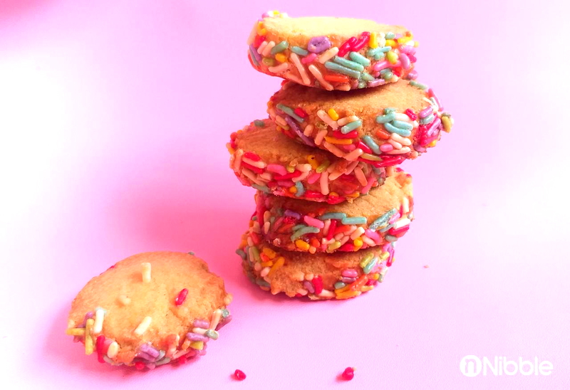 Resep Milky Butter Cookies. Ide Hampers Natal untuk Kerabat