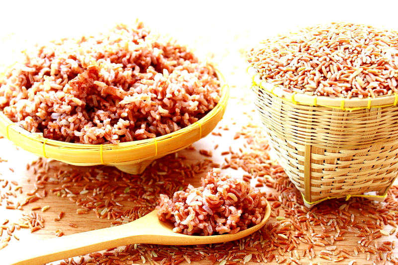 Nasi Shirataki Vs Nasi Merah. Mana yang Bikin Langsing?