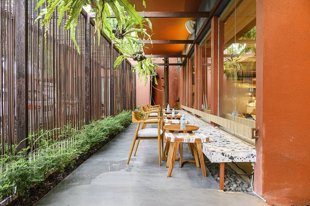 Hangout Nyaman di 10 Cafe Outdoor Senopati Ini