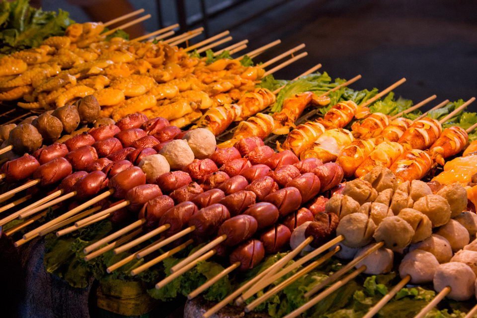 Ayo Jalan-Jalan ke 8 Negara yang Punya Street Food Enak di Asia!