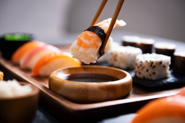 cara makan sushi nigiri soyu