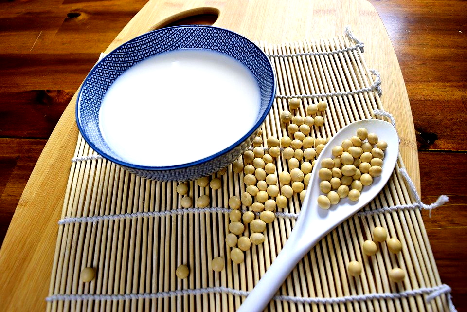7 Jenis Susu Nabati untuk Pengganti Susu Sapi