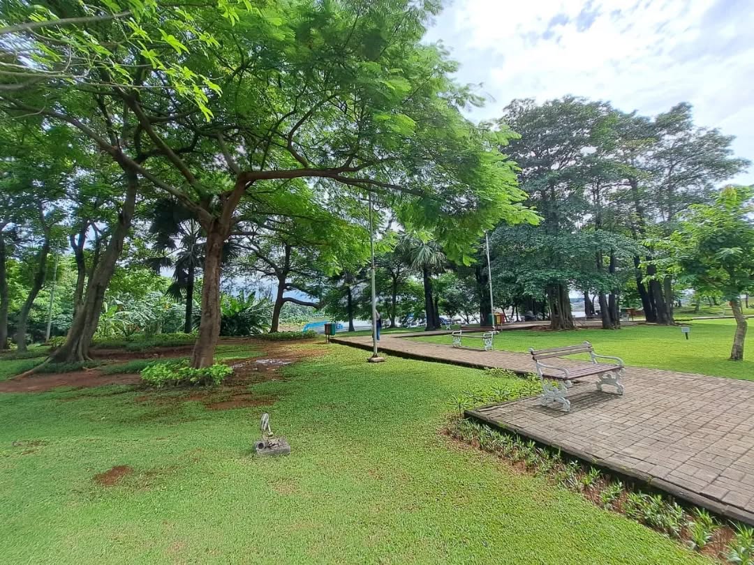 10 Taman di Jakarta Timur, Tempat Piknik Murah dan Seru