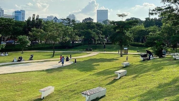 10 Taman Cantik di Jakarta, Pas Buat Piknik Rame-Rame
