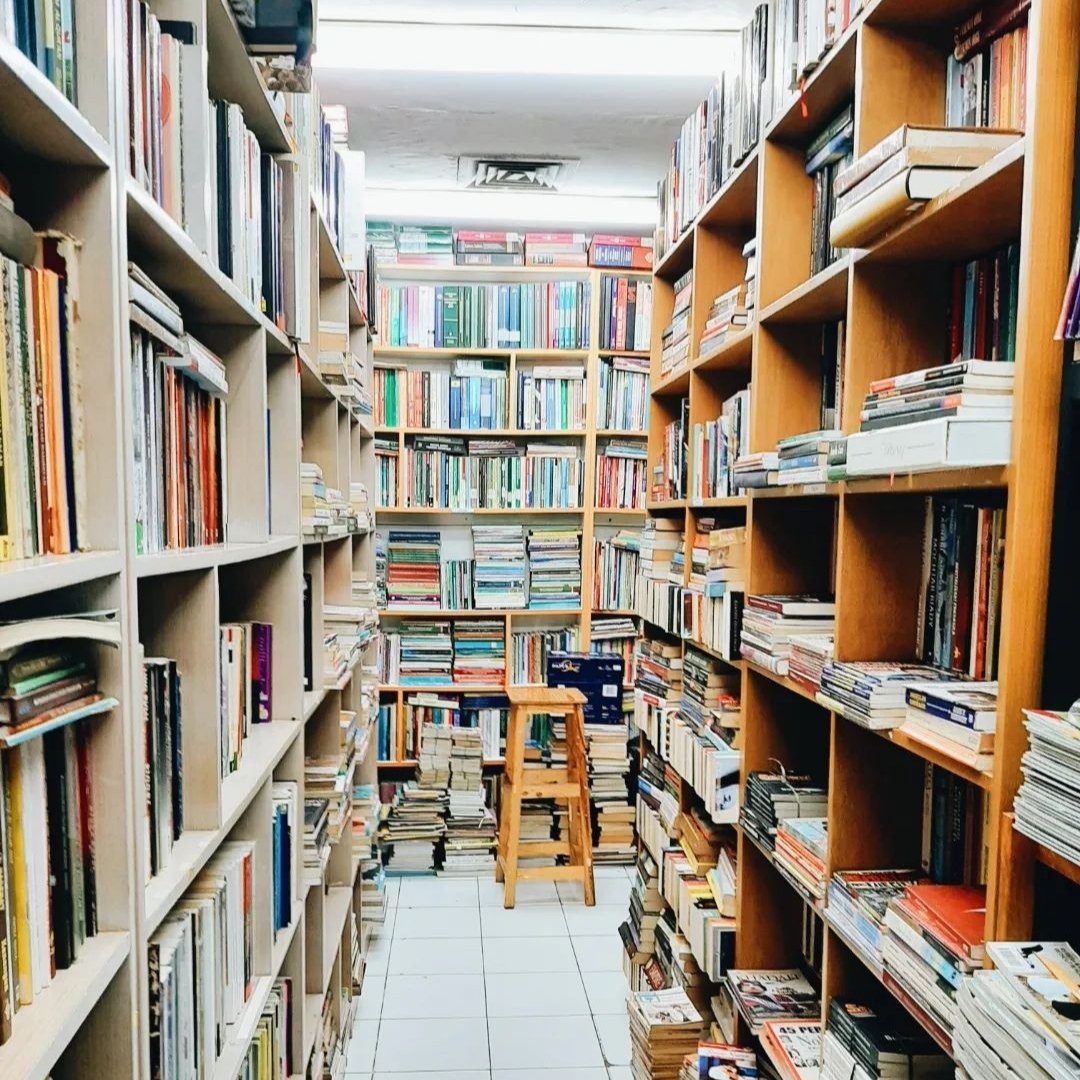10 Tempat Buku Bekas di Jakarta, Hunting Buku Harga Miring