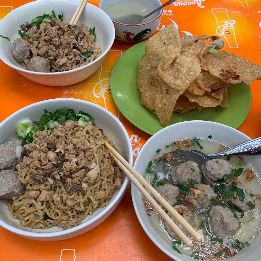 tempat-makan-dekat-stasiun-lrt-dukuh-atas-07