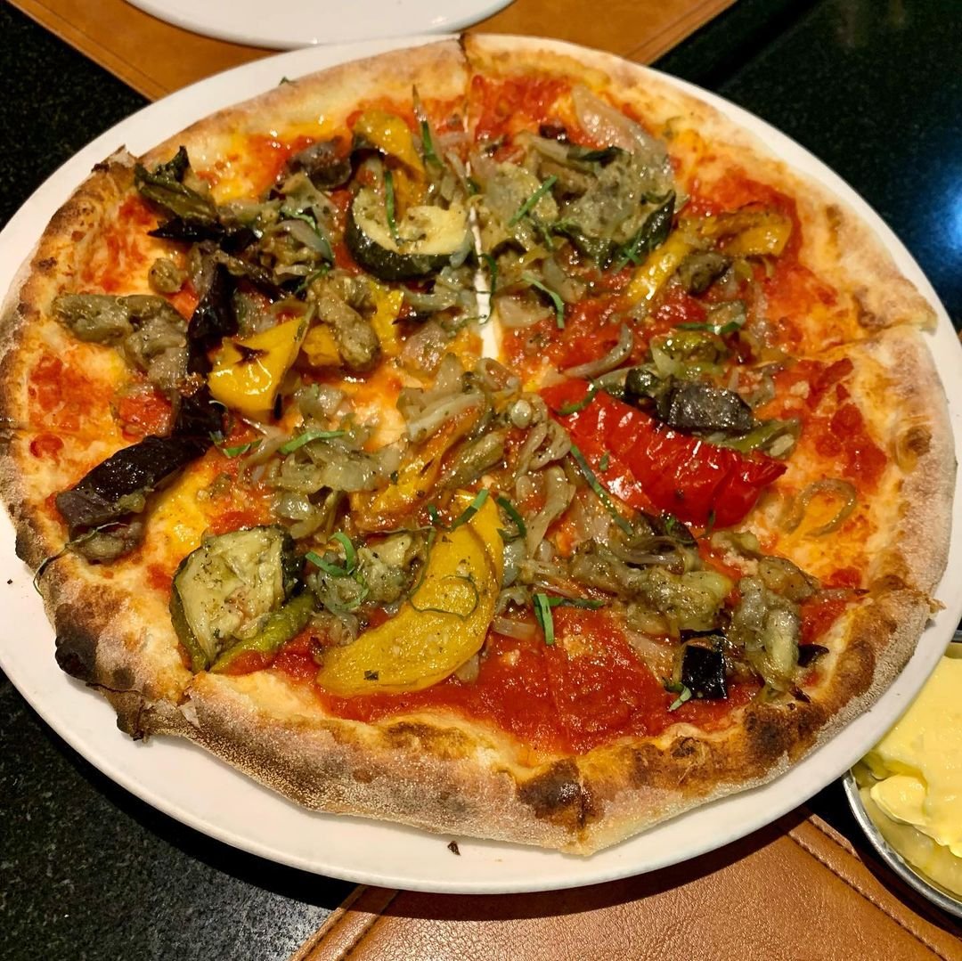10 Tempat Makan Pizza di Kemang Paling Enak!