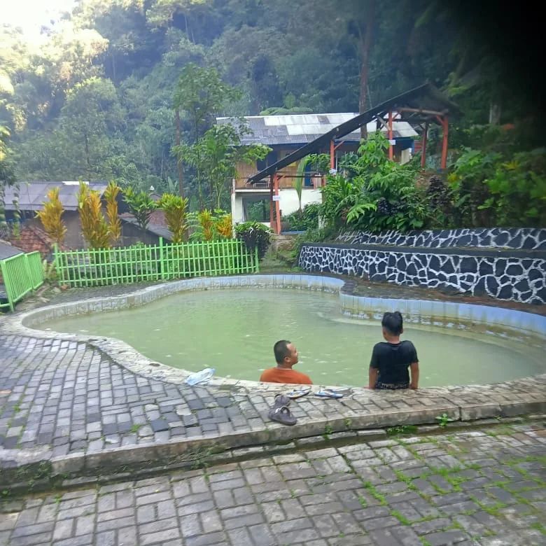 tempat-pemandian-air-panas-di-bogor-05