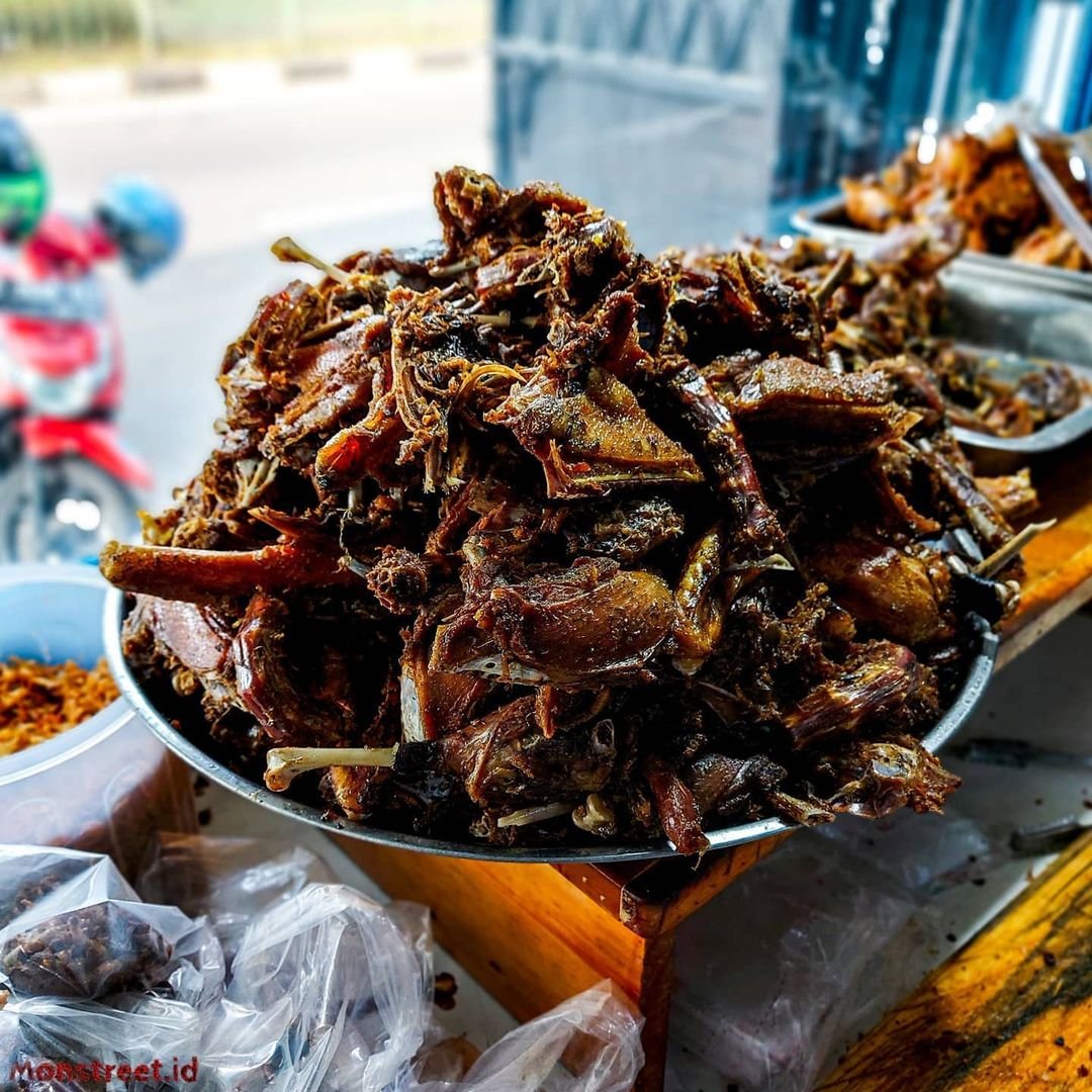 10 Tempat Makan Kaki Lima di Jakarta Timur yang Enaknya Kebangetan