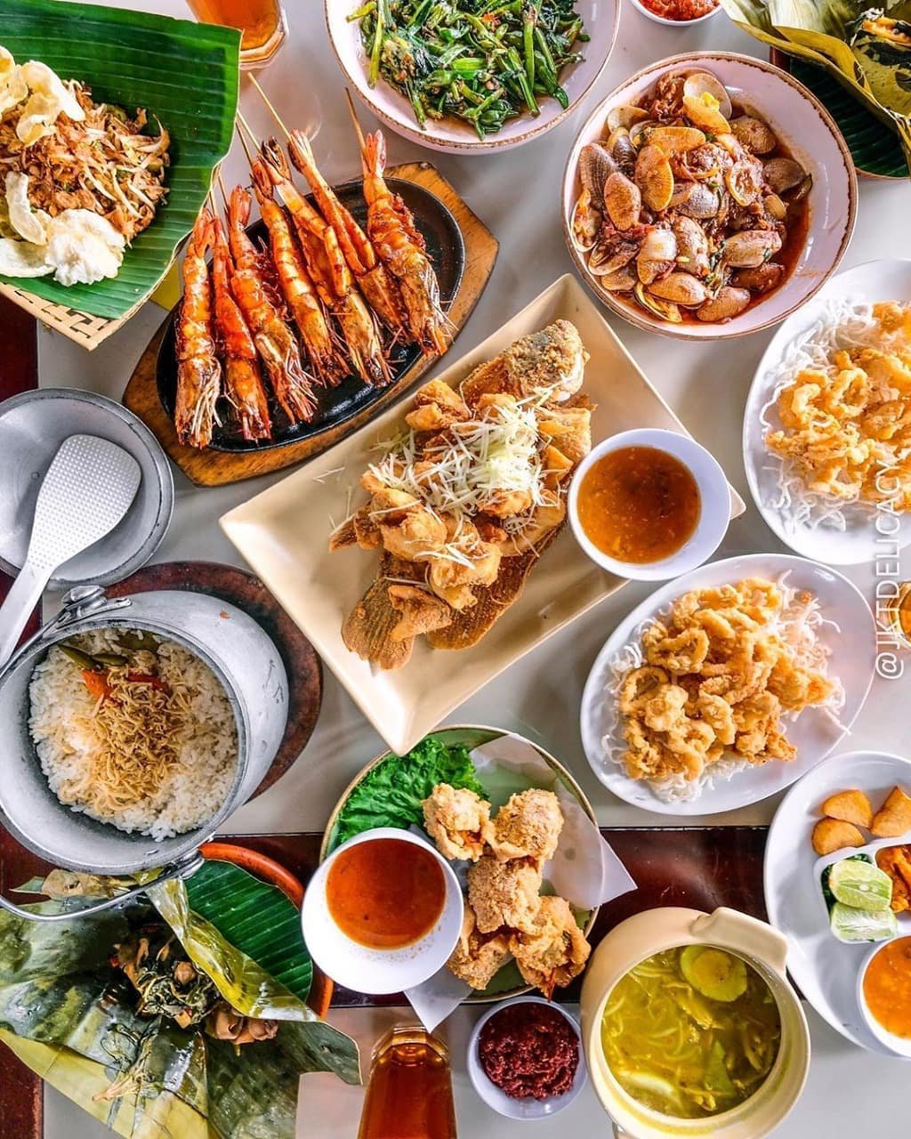 10 Tempat Makan Lesehan di Jakarta Sedap Banget