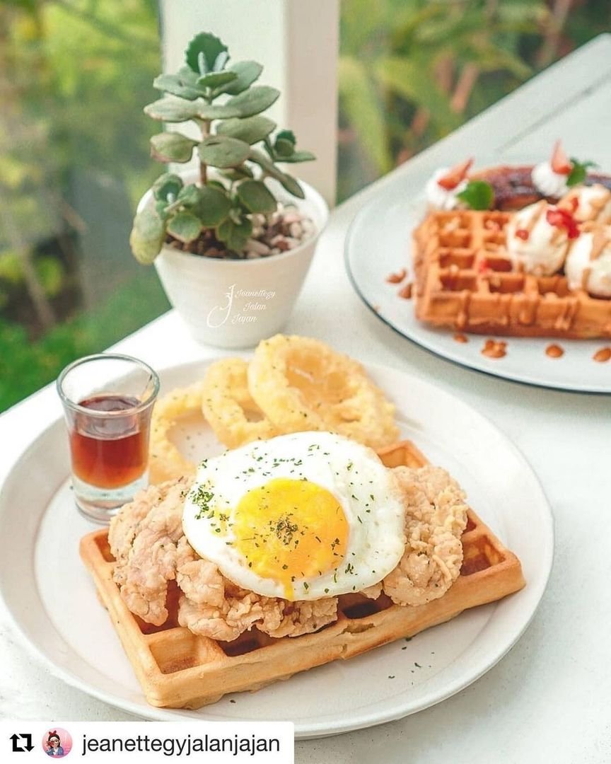 10 Tempat Makan Waffle Enak di Bandung yang Bikin Ngiler
